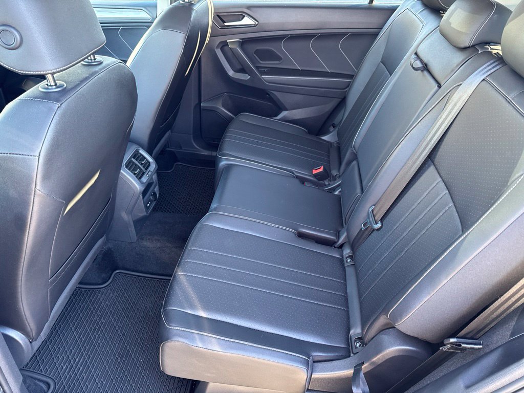 Certified 2023 Volkswagen Tiguan SE w/ Panoramic Sunroof Package FWD image 26