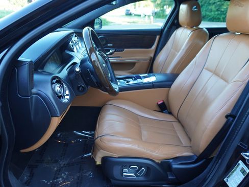 Used 2012 Jaguar XJ Supercharged RWD image 9
