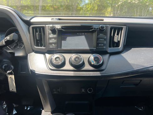 Used 2017 Toyota RAV4 LE AWD/4WD image 24