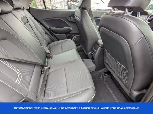 Used 2024 Hyundai Venue Limited image 16