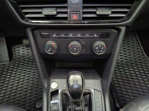 Used 2022 Volkswagen Taos SE image 26