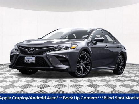 Used 2020 Toyota Camry SE w/ Moonroof Package image 2