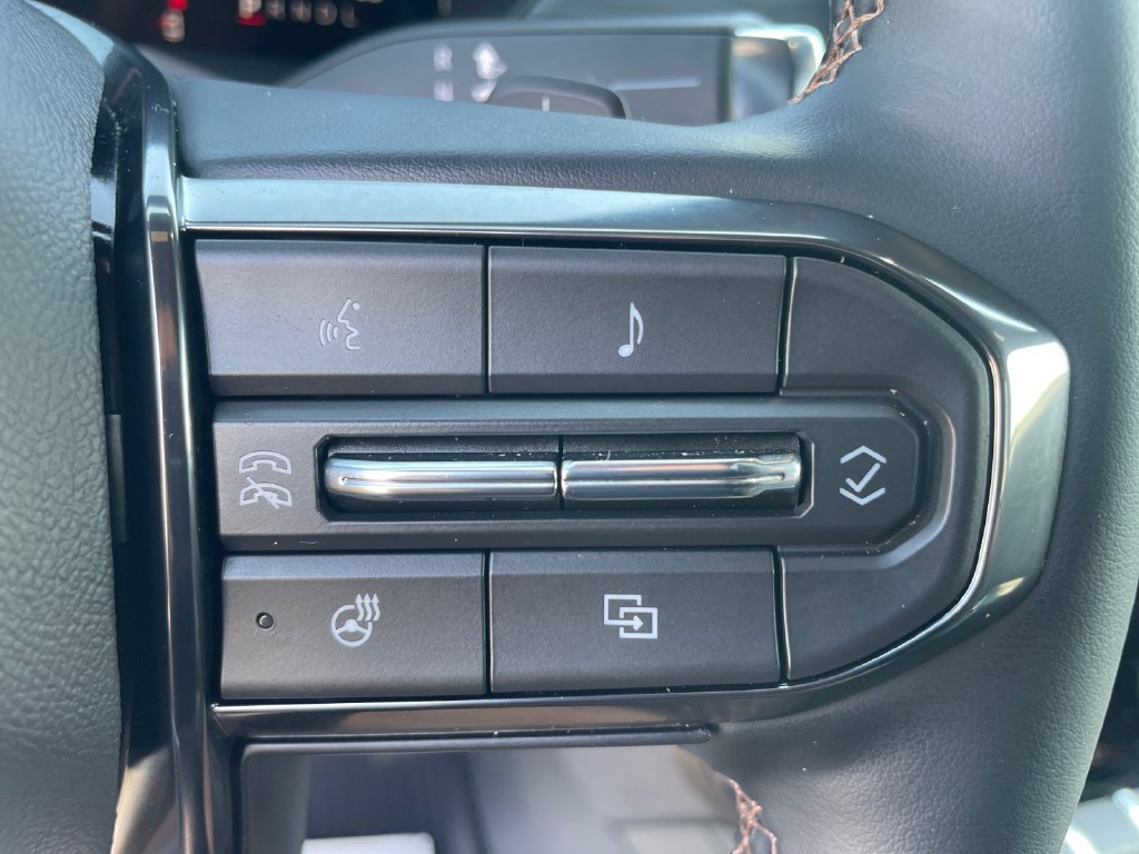 Used 2025 GMC Acadia AT4 w/ LPO, Floor Liner Package AWD/4WD image 24