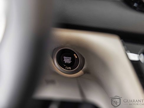 Used 2024 Chrysler Pacifica Touring-L FWD image 26