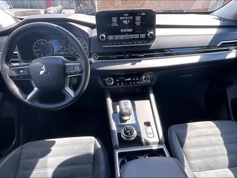 Used 2024 Mitsubishi Outlander SE AWD/4WD image 14
