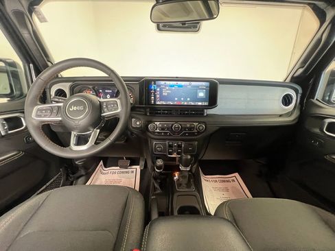 Used 2024 Jeep Wrangler Sahara image 10