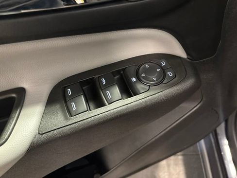 Used 2024 Chevrolet Equinox LS w/ LS Convenience Package FWD image 11