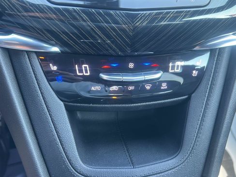 Used 2022 Cadillac XT6 Premium Luxury w/ Technology Package AWD/4WD image 32