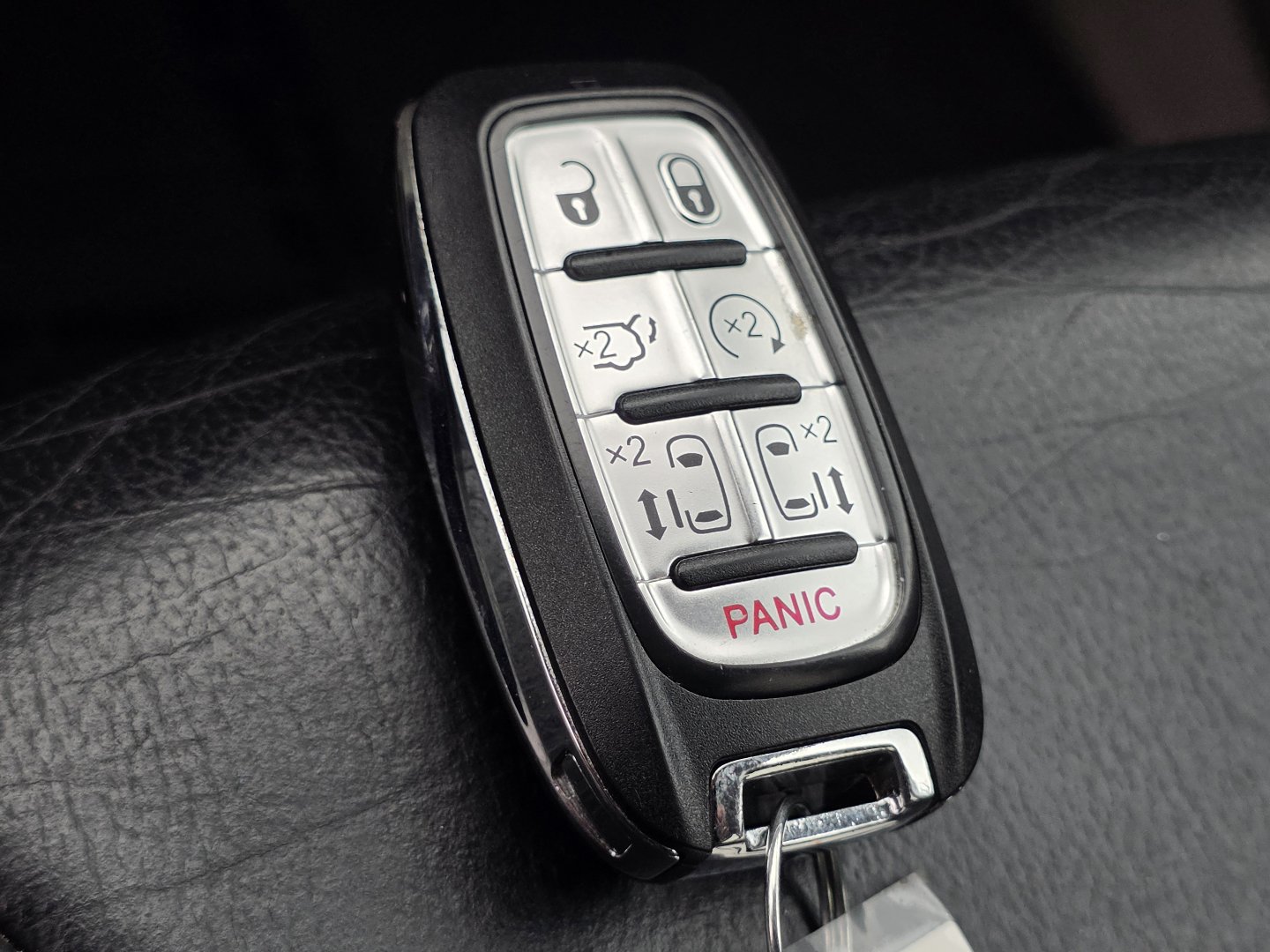 Used 2018 Chrysler Pacifica Touring-L FWD image 30