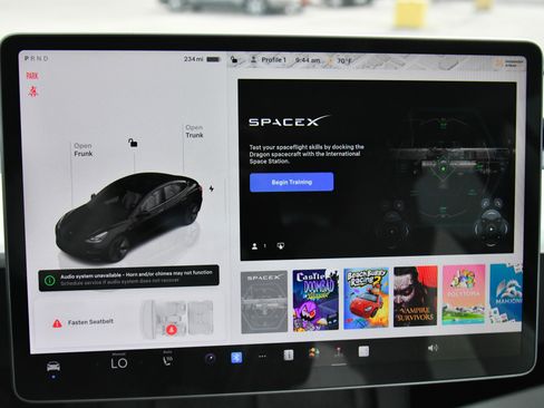 Used 2023 Tesla Model 3 Standard Range image 22