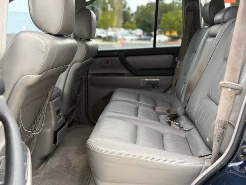 Used 2005 Toyota Land Cruiser AWD/4WD image 32