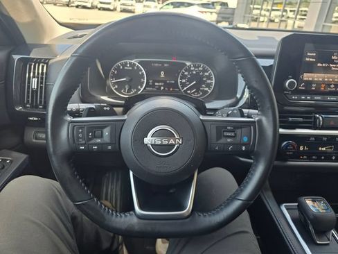 Used 2025 Nissan Pathfinder SV AWD/4WD image 14