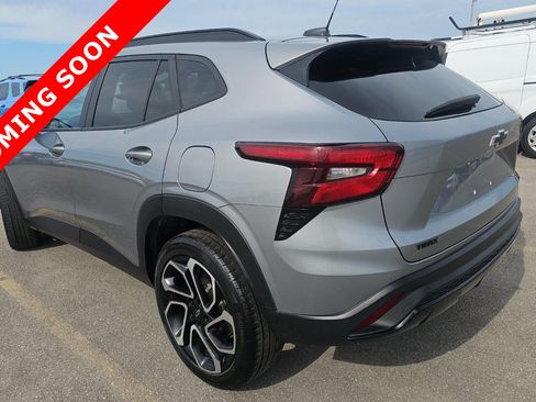 Used 2024 Chevrolet Trax RS w/ Sunroof Package FWD image 5