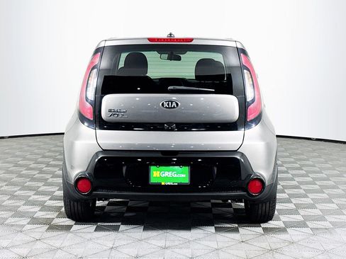 Used 2016 Kia Soul + image 8