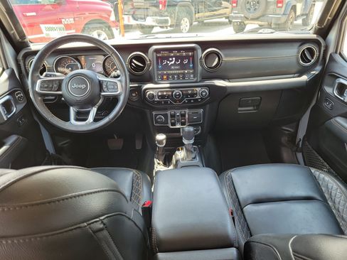 Used 2022 Jeep Wrangler Unlimited Sahara AWD/4WD image 16