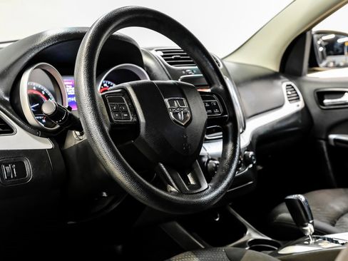 Used 2017 Dodge Journey SE image 3