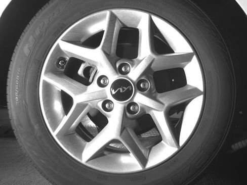 Used 2025 Kia Soul LX w/ LX Technology Package image 15