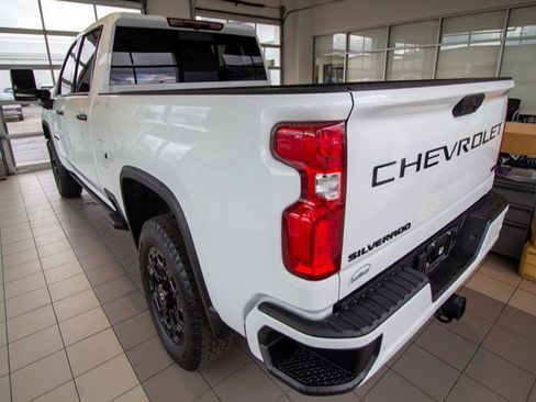 Used 2024 Chevrolet Silverado 2500 LTZ w/ LTZ Plus Package image 5