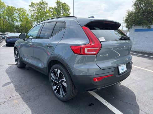 Used 2023 Volvo XC40 B5 Plus w/ Driver Assist Package AWD/4WD image 3