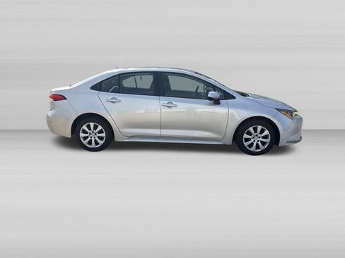 Used 2025 Toyota Corolla LE FWD image 3