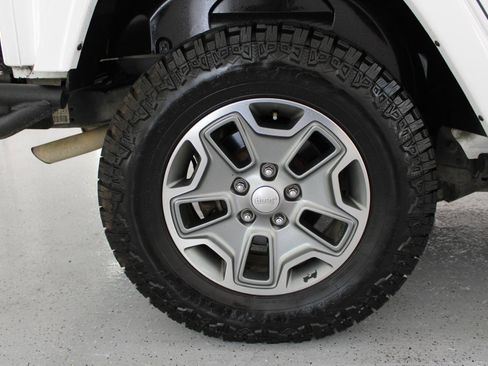 Used 2015 Jeep Wrangler Unlimited Rubicon w/ Connectivity Group AWD/4WD image 74