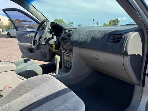 Used 2002 Toyota Corolla CE FWD image 44