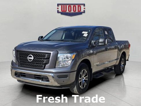 Used 2024 Nissan Titan SV w/ SV Convenience Package image 3