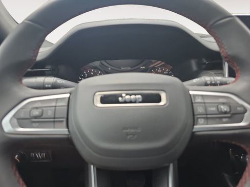 Used 2025 Jeep Compass Trailhawk AWD/4WD image 11