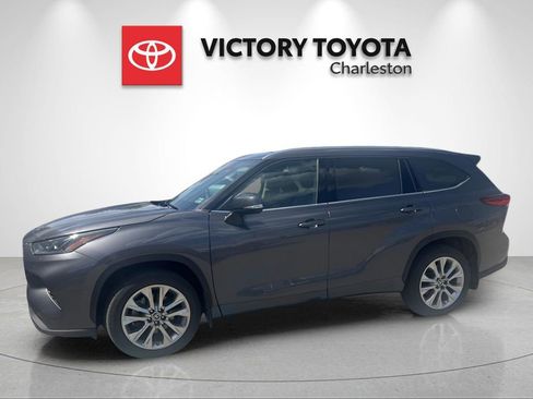 Used 2023 Toyota Highlander Limited image 1