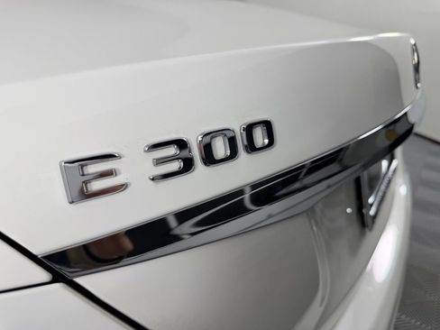 Used 2018 Mercedes-Benz E 300 4MATIC image 11