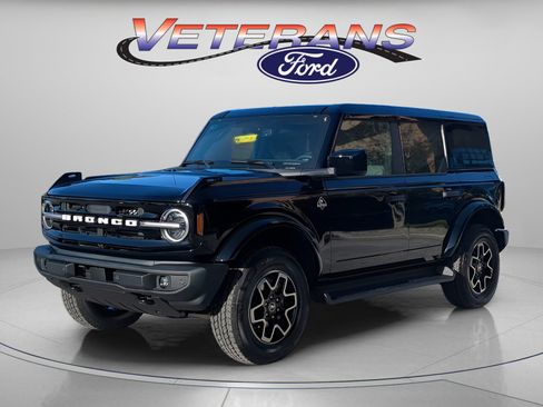New 2026 Ford Bronco Outer Banks AWD/4WD image 1