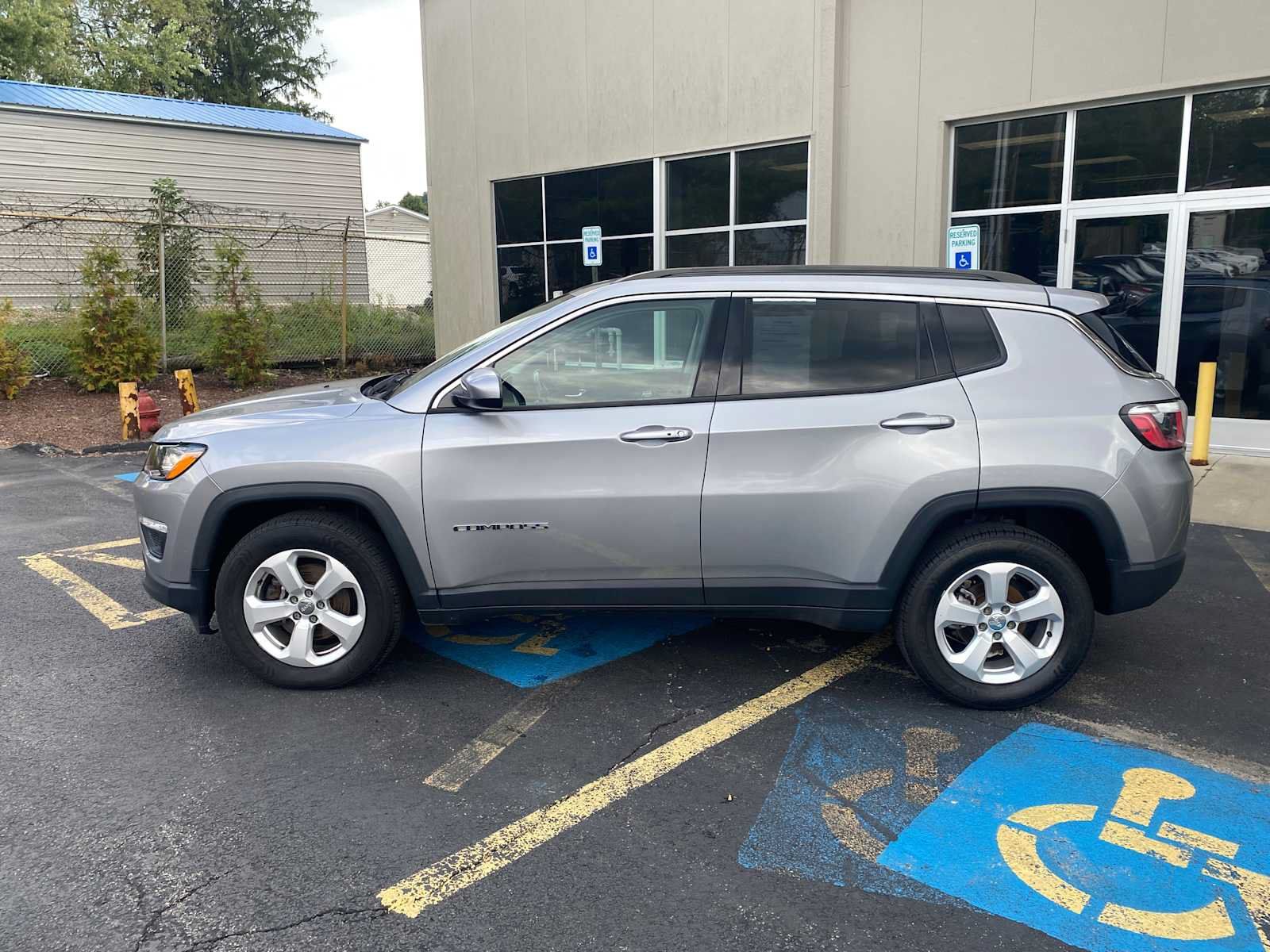 Used 2018 Jeep Compass Latitude w/ Popular Equipment Group AWD/4WD image 13