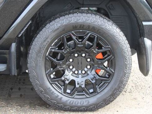 Used 2024 GMC Hummer EV 3X w/ LPO, Illumination Package image 6