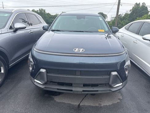 Used 2024 Hyundai Kona SE FWD image 3