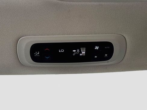 Used 2023 Chrysler Pacifica Touring-L FWD image 24