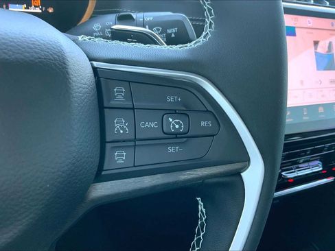 New 2025 Jeep Grand Cherokee Limited image 17