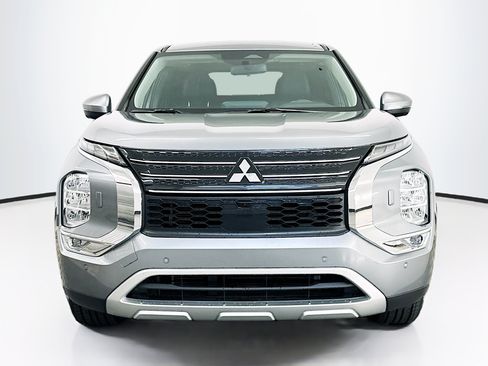 Used 2024 Mitsubishi Outlander SE AWD/4WD image 2