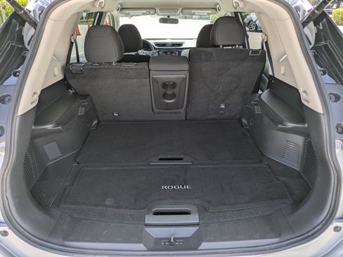 Used 2018 Nissan Rogue SV FWD image 11
