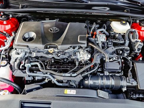 Used 2025 Toyota Camry SE image 31