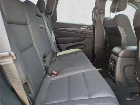 Used 2019 Jeep Grand Cherokee Laredo RWD image 22