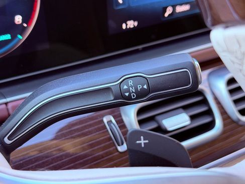 Used 2023 Mercedes-Benz Maybach GLS 600 4MATIC image 19