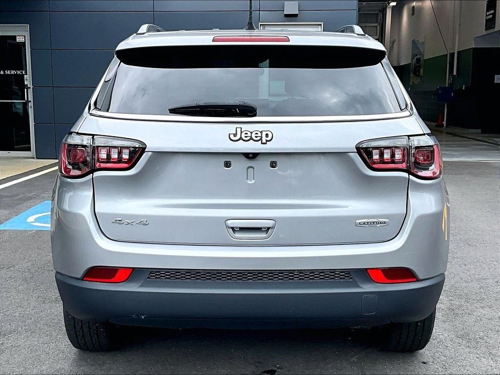 Used 2022 Jeep Compass Latitude w/ Convenience Group AWD/4WD image 5