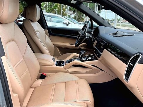 Used 2021 Porsche Cayenne AWD/4WD image 9