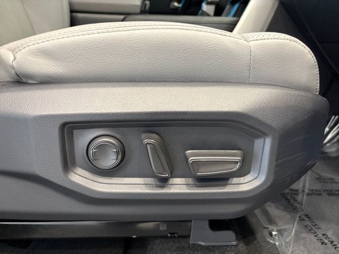 Used 2024 Toyota Tundra Limited AWD/4WD image 32
