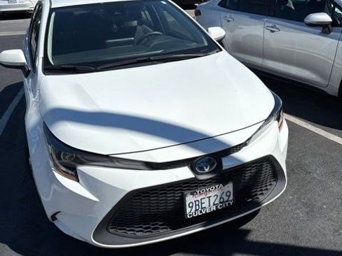 Used 2022 Toyota Corolla LE FWD image 3