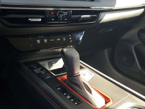 Certified 2025 Nissan Kicks SR image 27