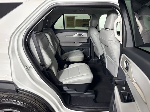 Certified 2025 Ford Explorer Active w/ Active Comfort Package image 38