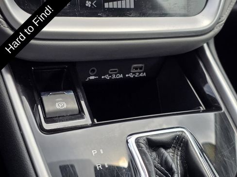 Used 2023 Subaru Outback Premium AWD/4WD image 18