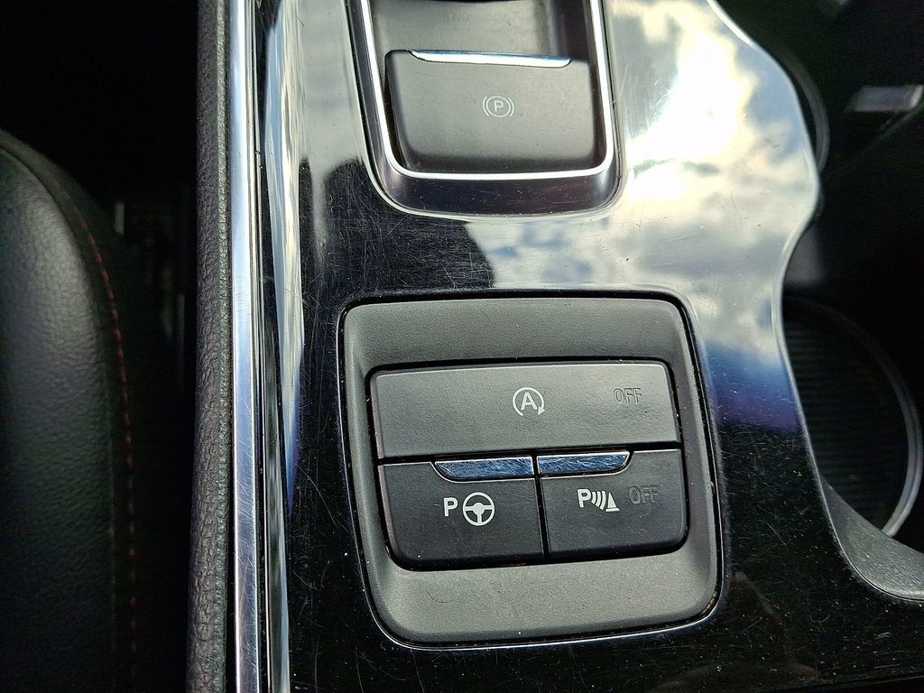 Used 2020 Ford Edge Titanium w/ Equipment Group 301A AWD/4WD image 22