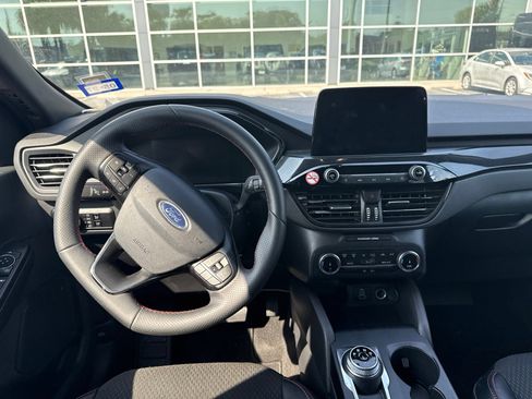 Certified 2025 Ford Escape ST-Line FWD image 12